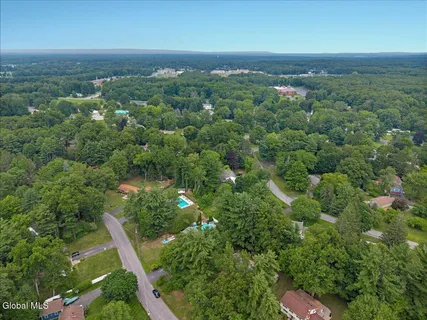 $450,000 | 9 Chestnut Lane, Clifton Park, NY 12065