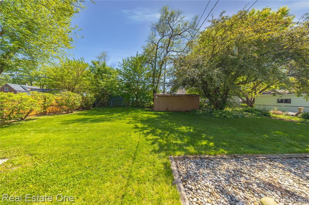 2209 Ridgemont Road Grosse Pointe Woods, MI 48236 - Photo 40 of 44