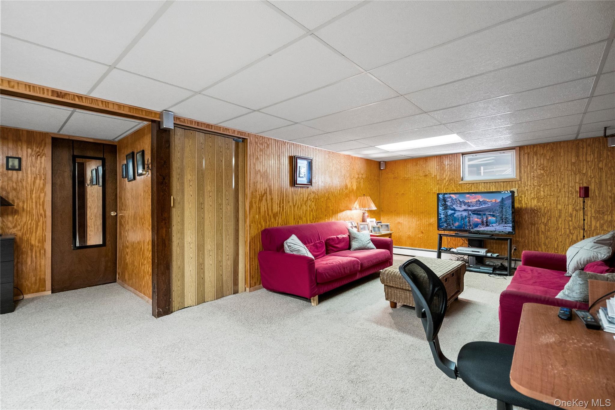 25 State Place Huntington, NY 11743 - Photo 30 of 33 a workspace with furniture and a projector
