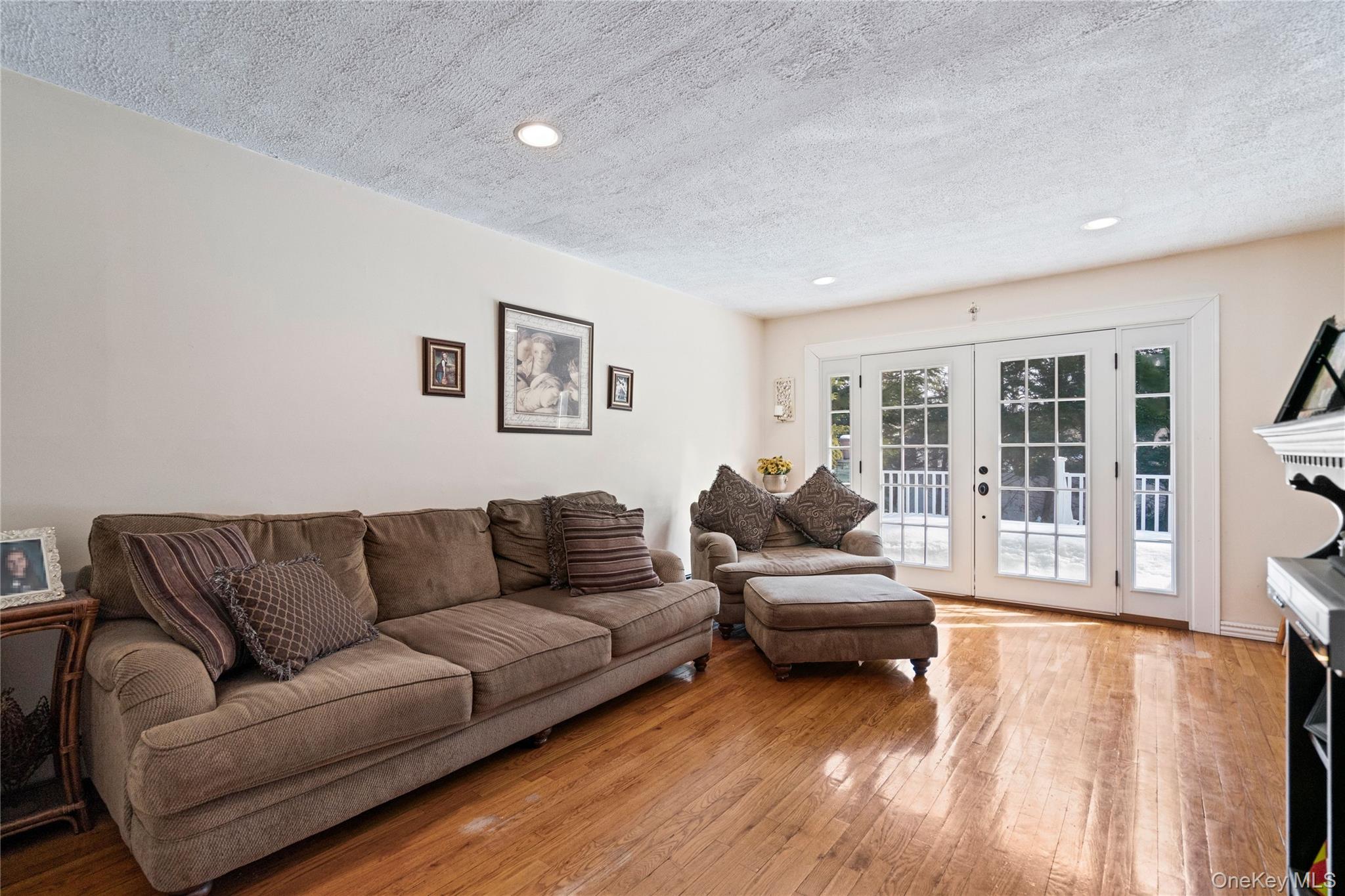 25 State Place Huntington, NY 11743 - Photo 5 of 33 a living room with furniture and a large window