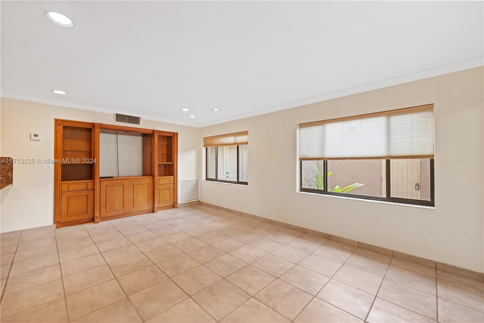 1709 St Andrews Road Hollywood, FL 33021 - Photo 9 of 46 Gallery Image 9