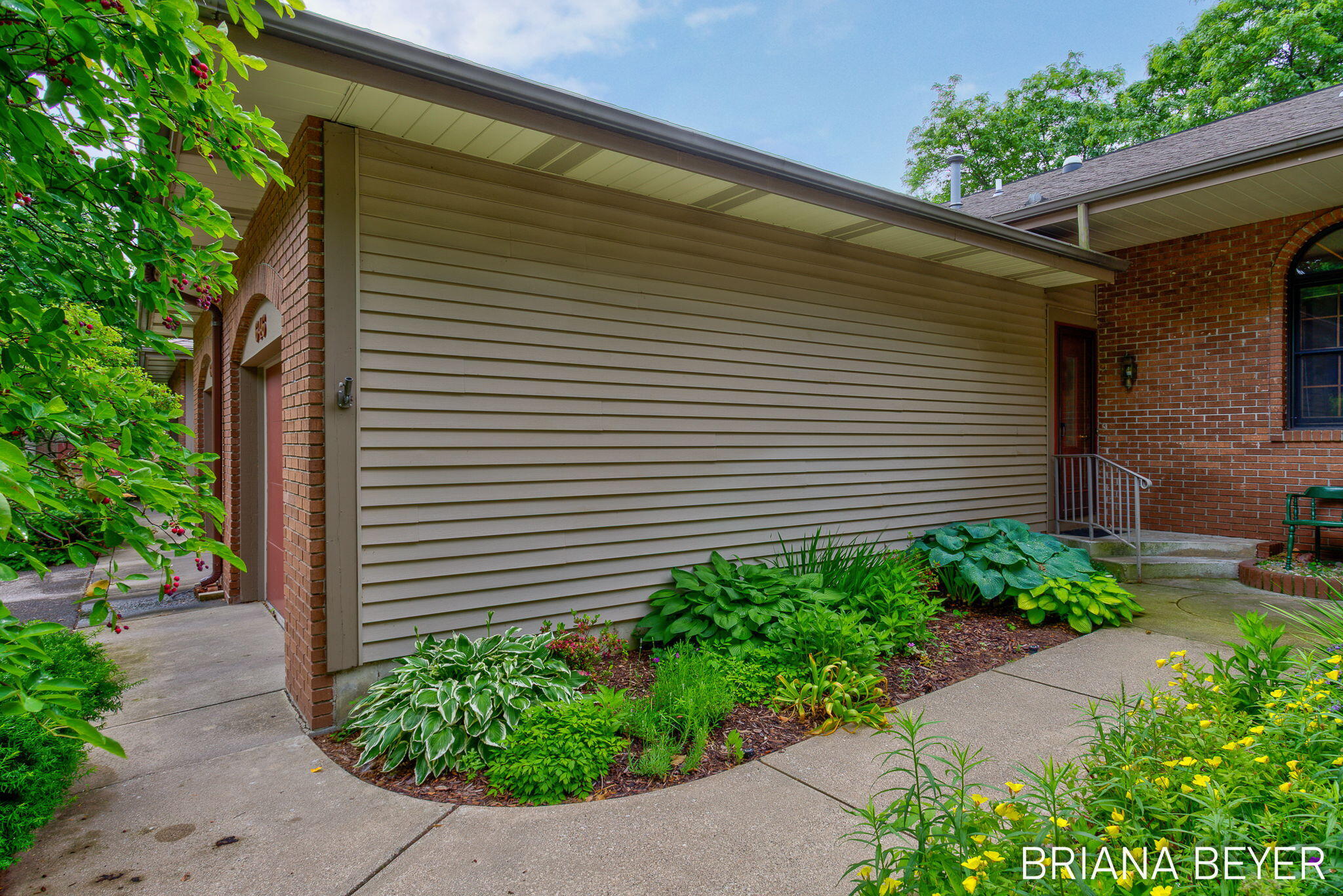 646 Spring Lane Holland, MI 49423 - Photo 2 of 43 3-web-or-mls-646-spring-ln
