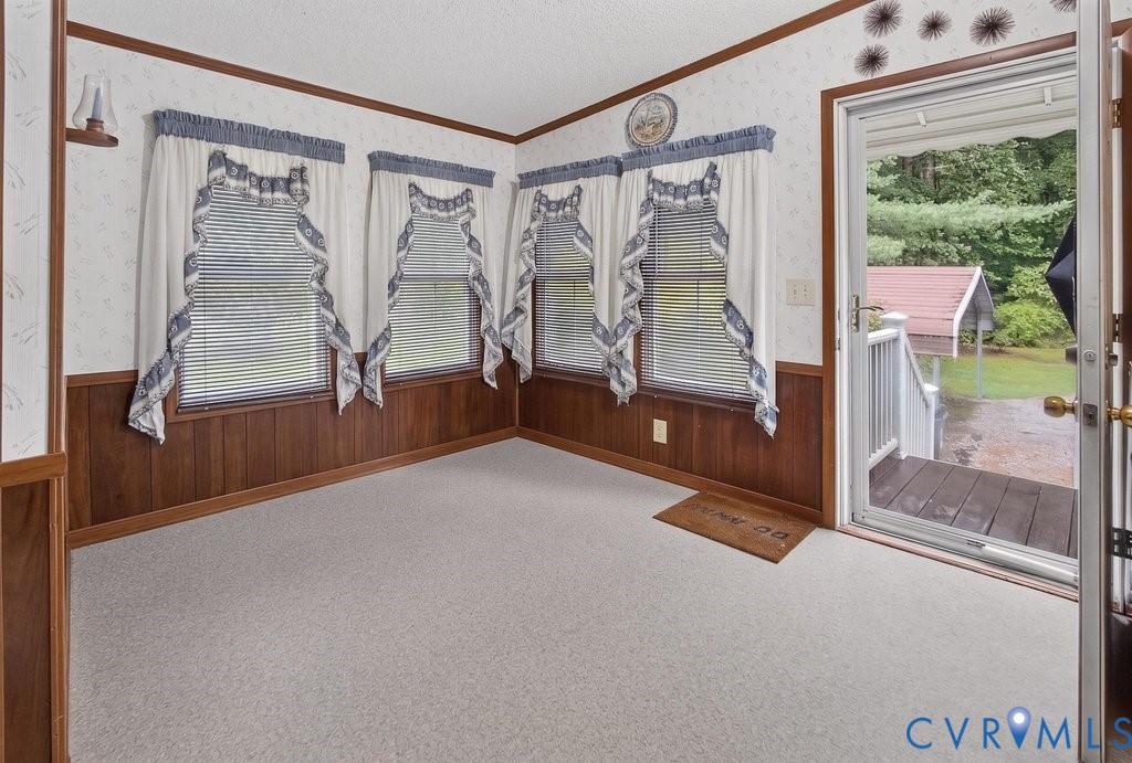 19541 Templeton Road Carson, VA 23830 - Photo 5 of 39 Laundry/Mudroom Entrance