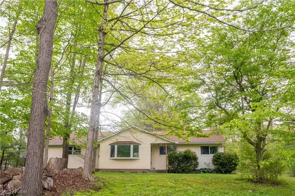 $319,900 | 18889 Riverview Drive, Chagrin Falls, OH 44023