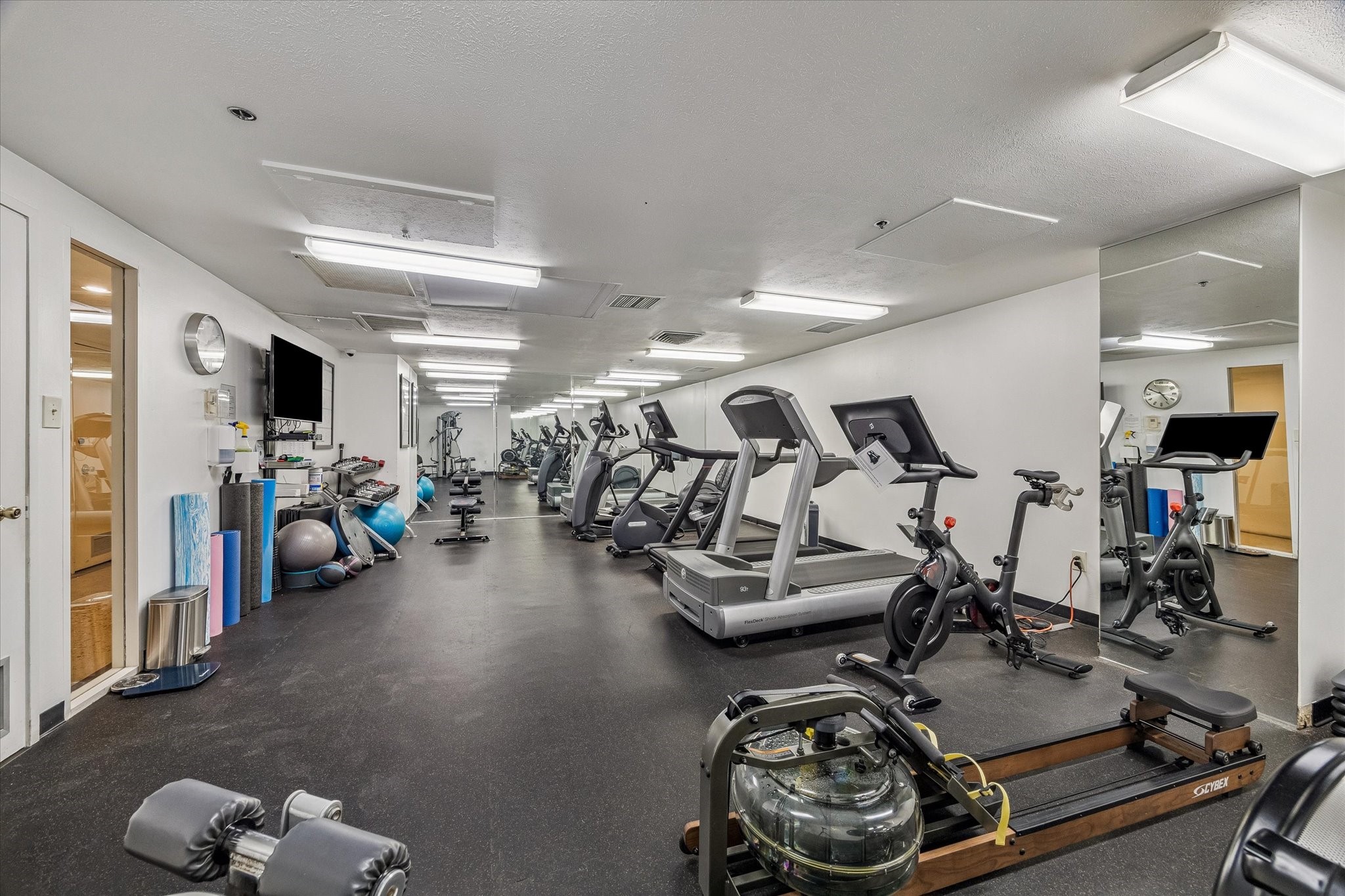 2200 Willowick Road, Unit 5C Houston, TX 77027 - Photo 25 of 27 Exercise room.