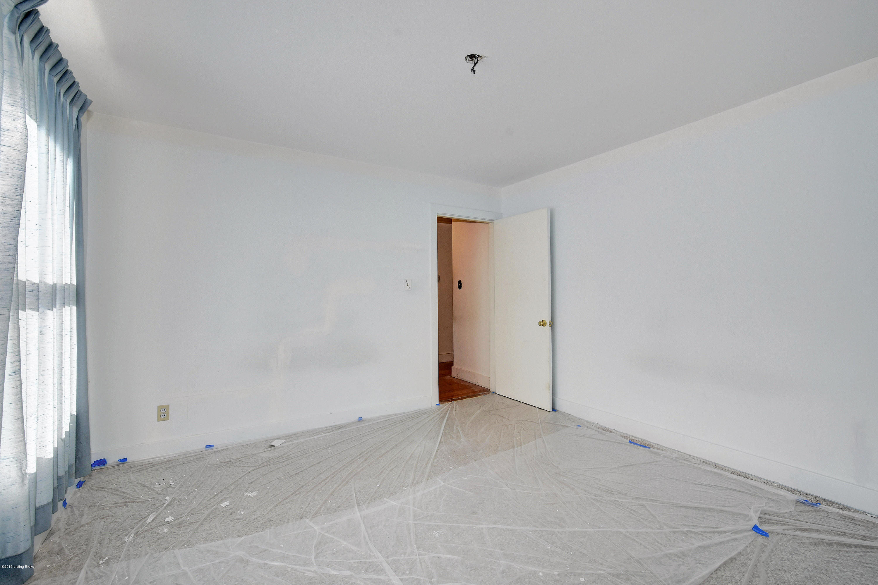 5331 New Cut Road Louisville, KY 40214 - Photo 12 of 19 master room
