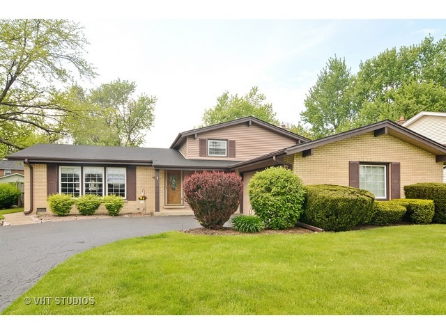 940 North Rohlwing Road Palatine, IL 60074 - Photo 1 of 16