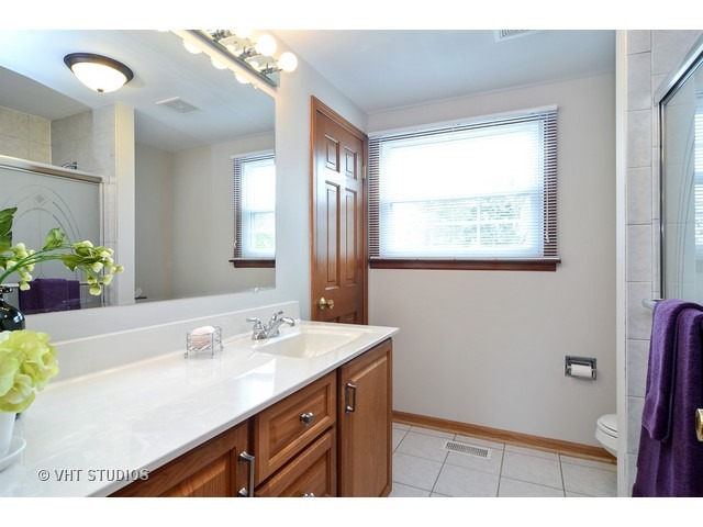 940 North Rohlwing Road Palatine, IL 60074 - Photo 12 of 16