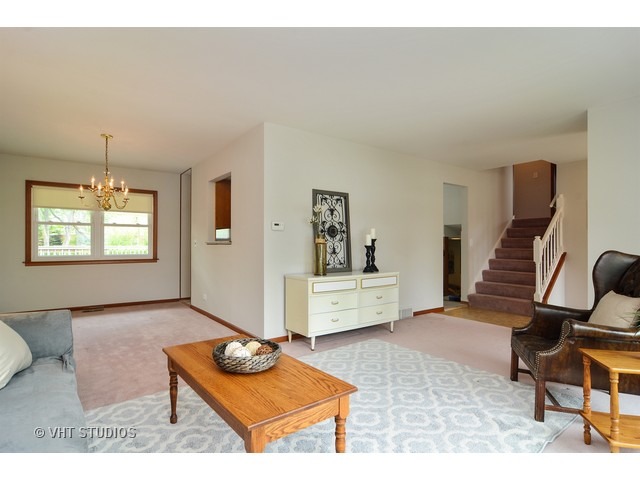 940 North Rohlwing Road Palatine, IL 60074 - Photo 4 of 16