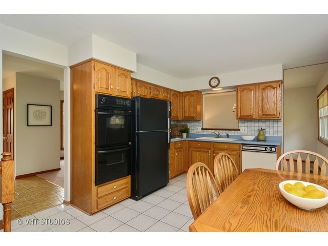 940 North Rohlwing Road Palatine, IL 60074 - Photo 5 of 16