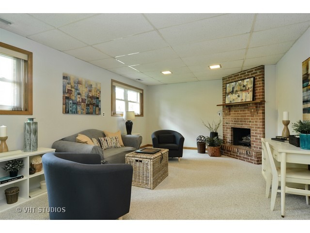 940 North Rohlwing Road Palatine, IL 60074 - Photo 7 of 16