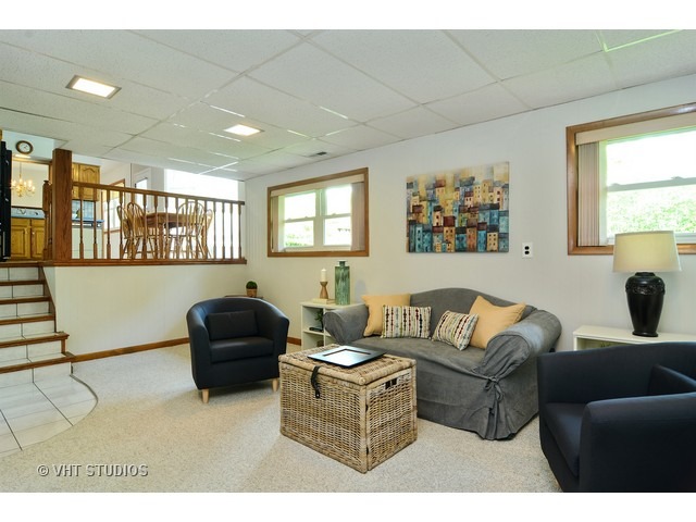 940 North Rohlwing Road Palatine, IL 60074 - Photo 8 of 16