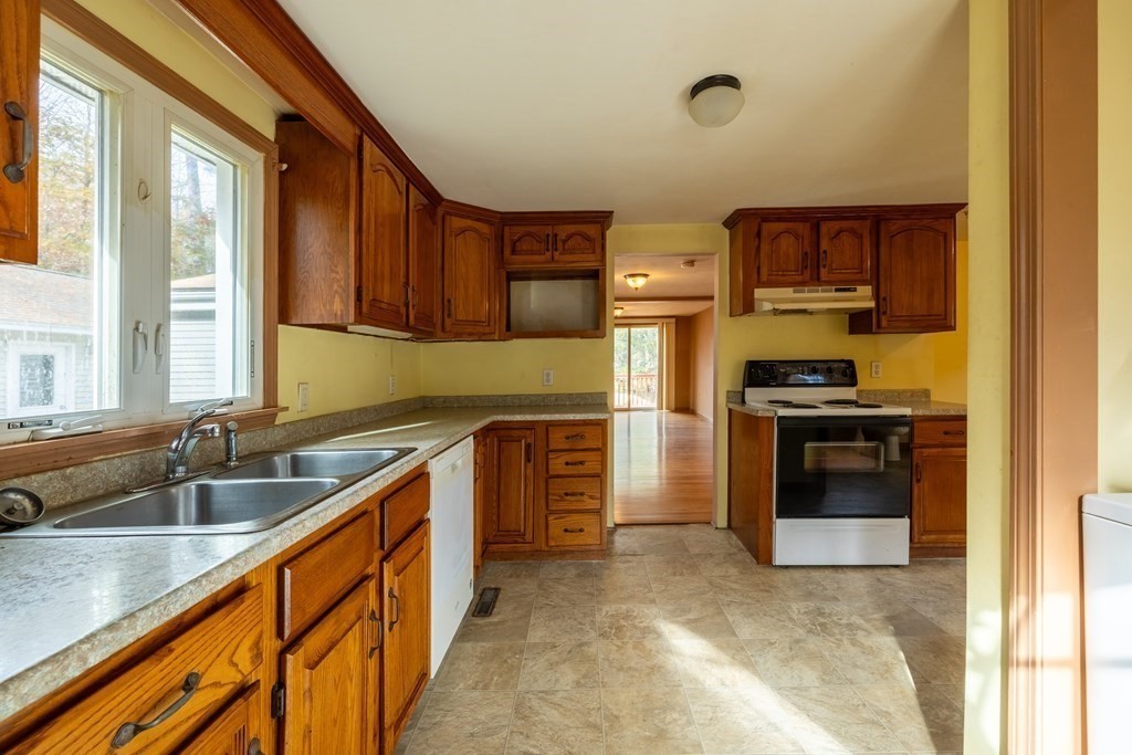 39 Poole Road Belchertown, MA 01007 - Photo 3 of 39 Gallery Image 3