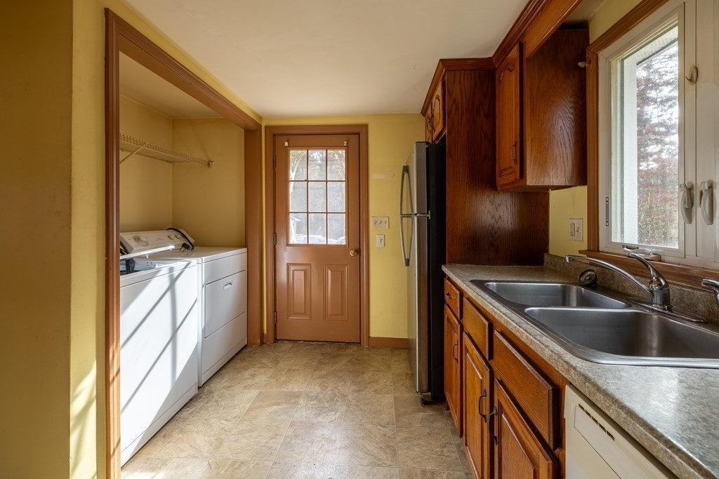 39 Poole Road Belchertown, MA 01007 - Photo 5 of 39 Gallery Image 5