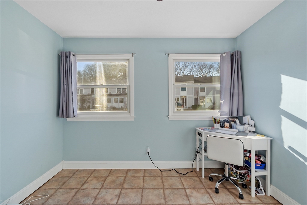 98 Northridge Road, Unit 98 Beverly, MA 01915 - Photo 5 of 38