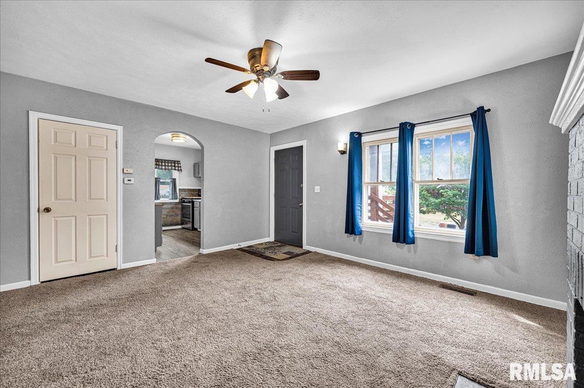 1603 Caroline Street Pekin, IL 61554 - Photo 5 of 21