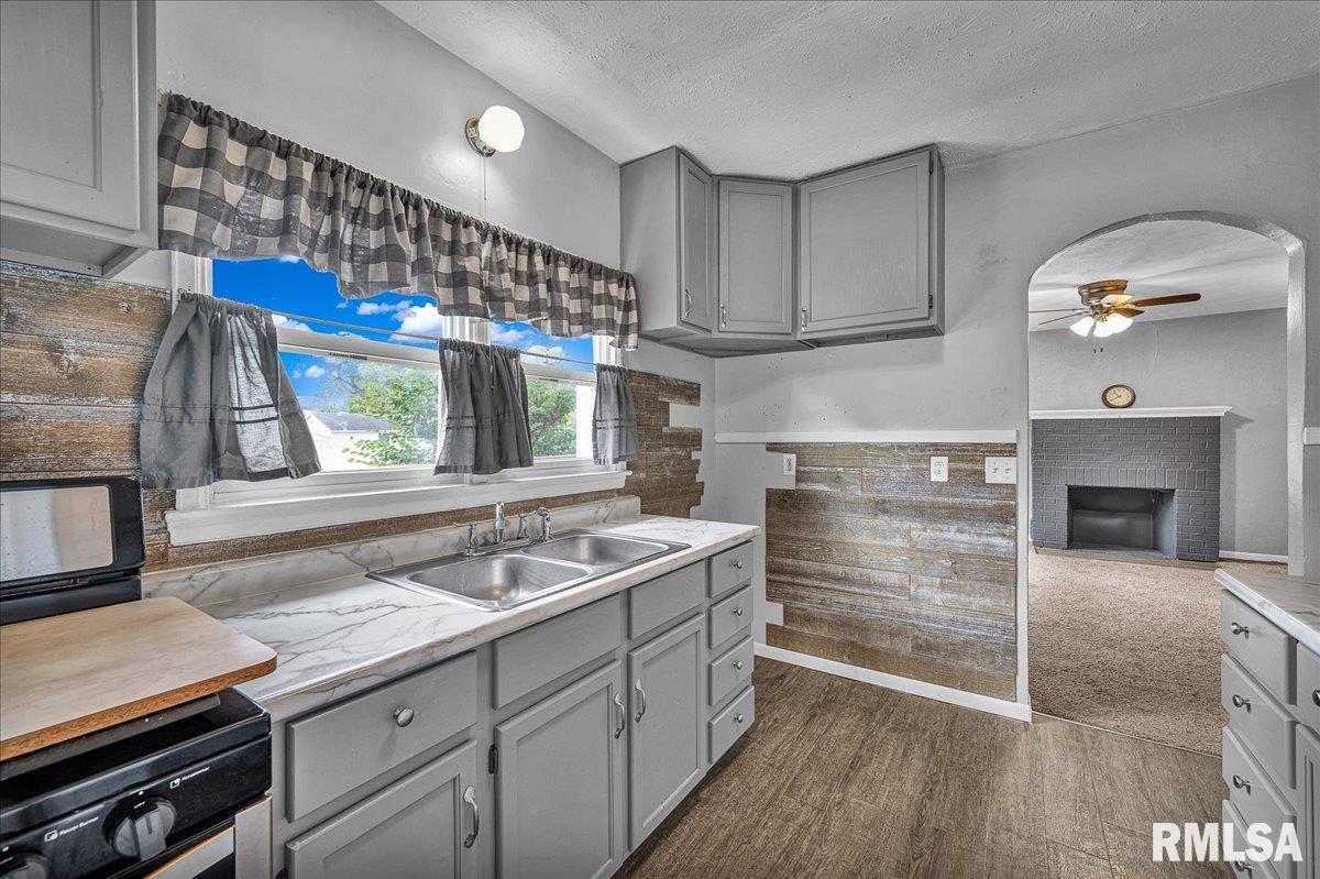 1603 Caroline Street Pekin, IL 61554 - Photo 7 of 21