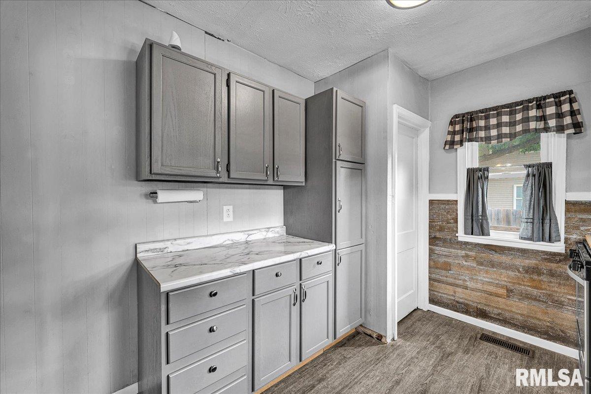 1603 Caroline Street Pekin, IL 61554 - Photo 8 of 21