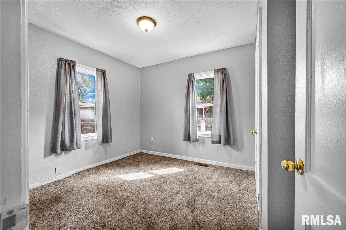 1603 Caroline Street Pekin, IL 61554 - Photo 9 of 21