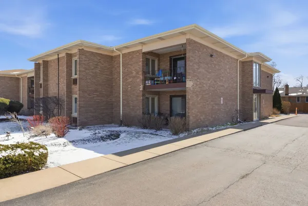 $220,000 | 483 North Larch Avenue, Unit 204W, Elmhurst, IL 60126