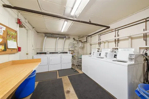 $220,000 | 483 North Larch Avenue, Unit 204W, Elmhurst, IL 60126