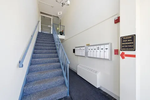 $220,000 | 483 North Larch Avenue, Unit 204W, Elmhurst, IL 60126