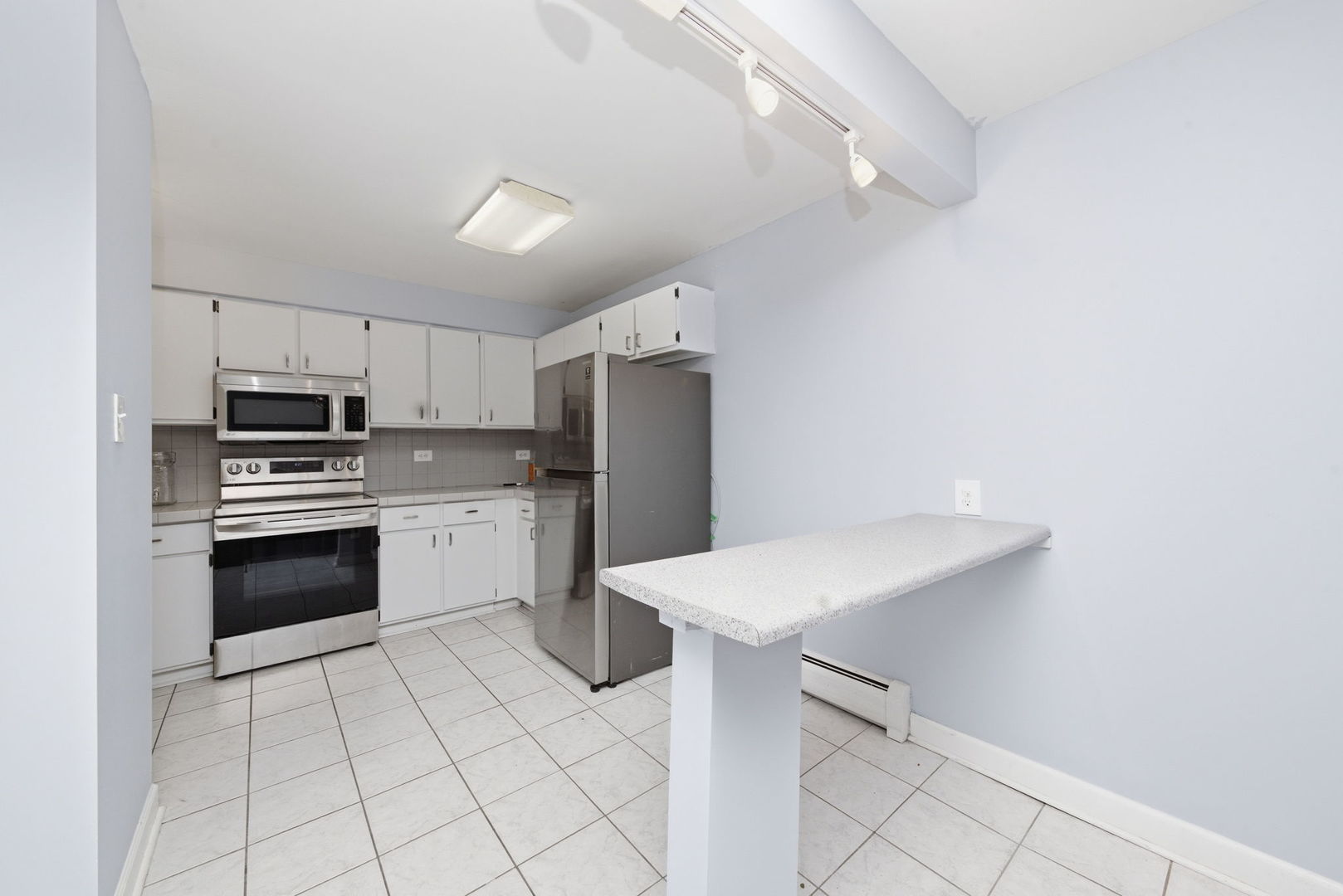 483 North Larch Avenue, Unit 204W Elmhurst, IL 60126 - Photo 7 of 16