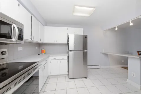 $220,000 | 483 North Larch Avenue, Unit 204W, Elmhurst, IL 60126