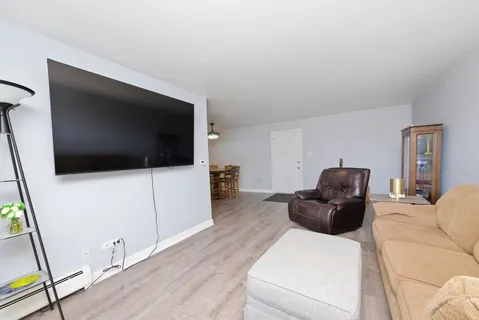 $220,000 | 483 North Larch Avenue, Unit 204W, Elmhurst, IL 60126