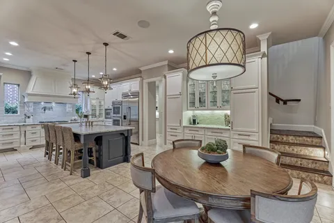 $1,900,000 | 66 South Player Manor Circle, The Woodlands, TX 77382