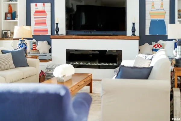 $634,900 | 140 Palemino Drive, Avon, IL 61415