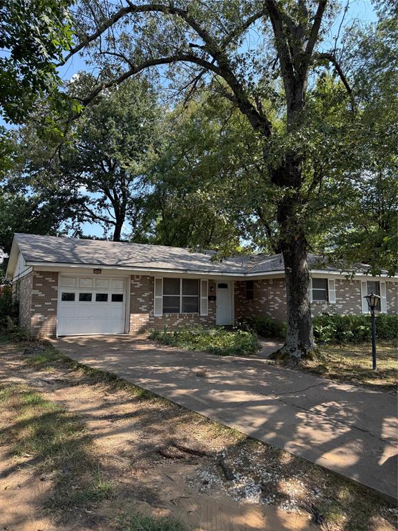 2995 Carson Lane Paris, TX 75460 - Photo 3 of 10 a view of a house with a yard