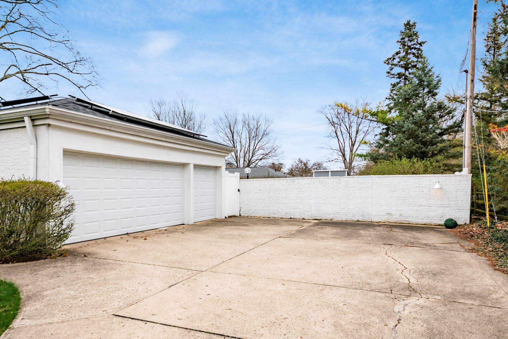 2177 Oakmount Road Columbus, OH 43221 - Photo 17 of 34 rare 3 car garage