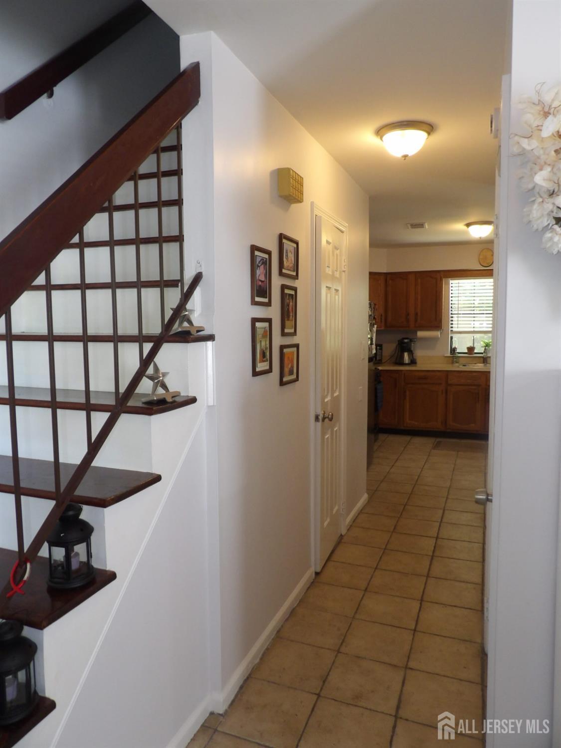 605 Timber Oaks Road Edison, NJ 08820 - Photo 12 of 43