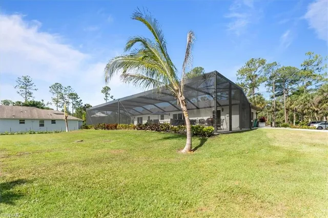 a view of a dinning table and chairs in the patio