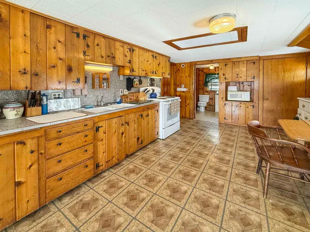 $329,400 | 19 Gray Road, Pittsburg, NH 03592