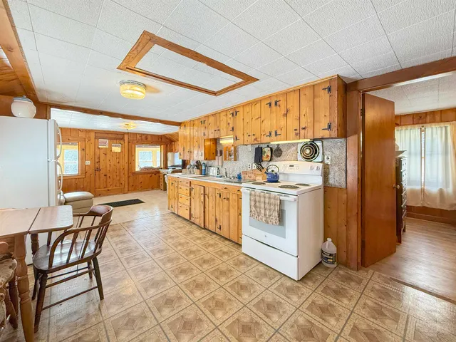 $329,400 | 19 Gray Road, Pittsburg, NH 03592