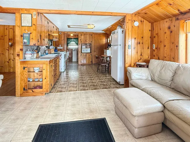 $329,400 | 19 Gray Road, Pittsburg, NH 03592