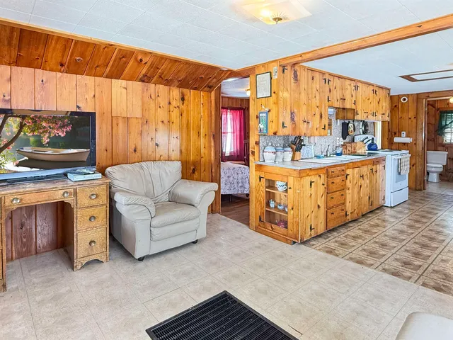 $329,400 | 19 Gray Road, Pittsburg, NH 03592