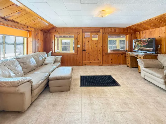 $329,400 | 19 Gray Road, Pittsburg, NH 03592