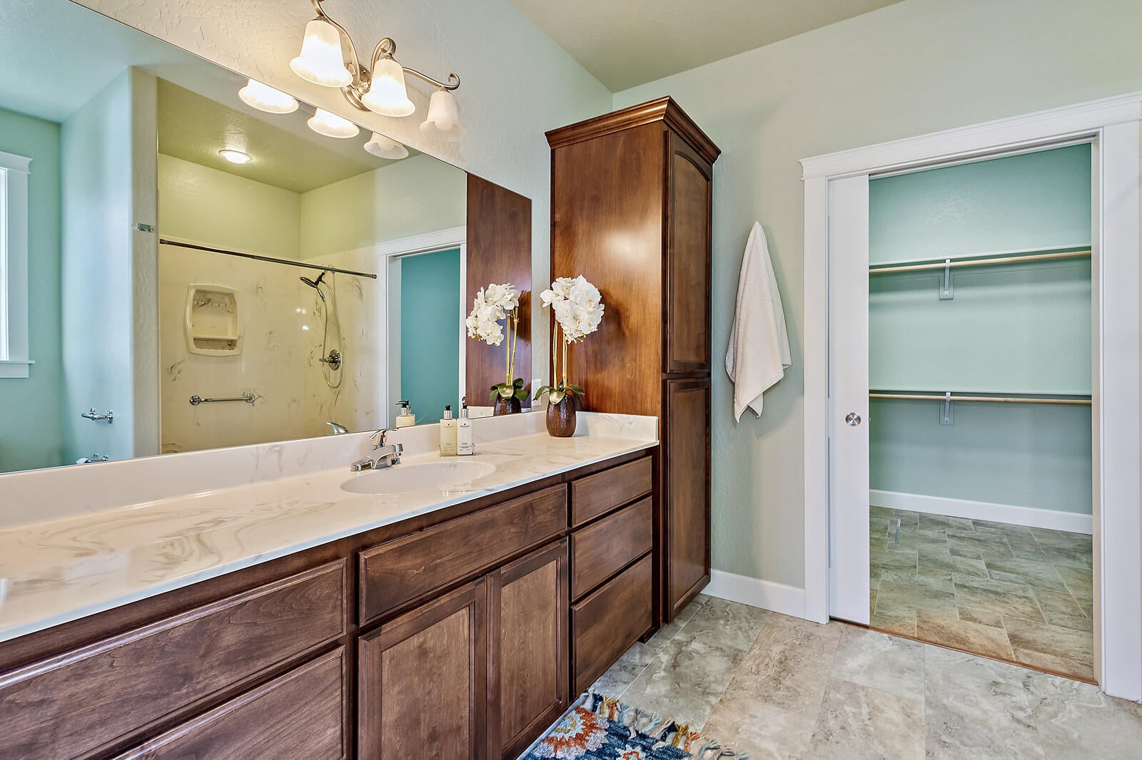 1405 North Haskell Street Central Point, OR 97502 - Photo 18 of 37 22-Master Bath