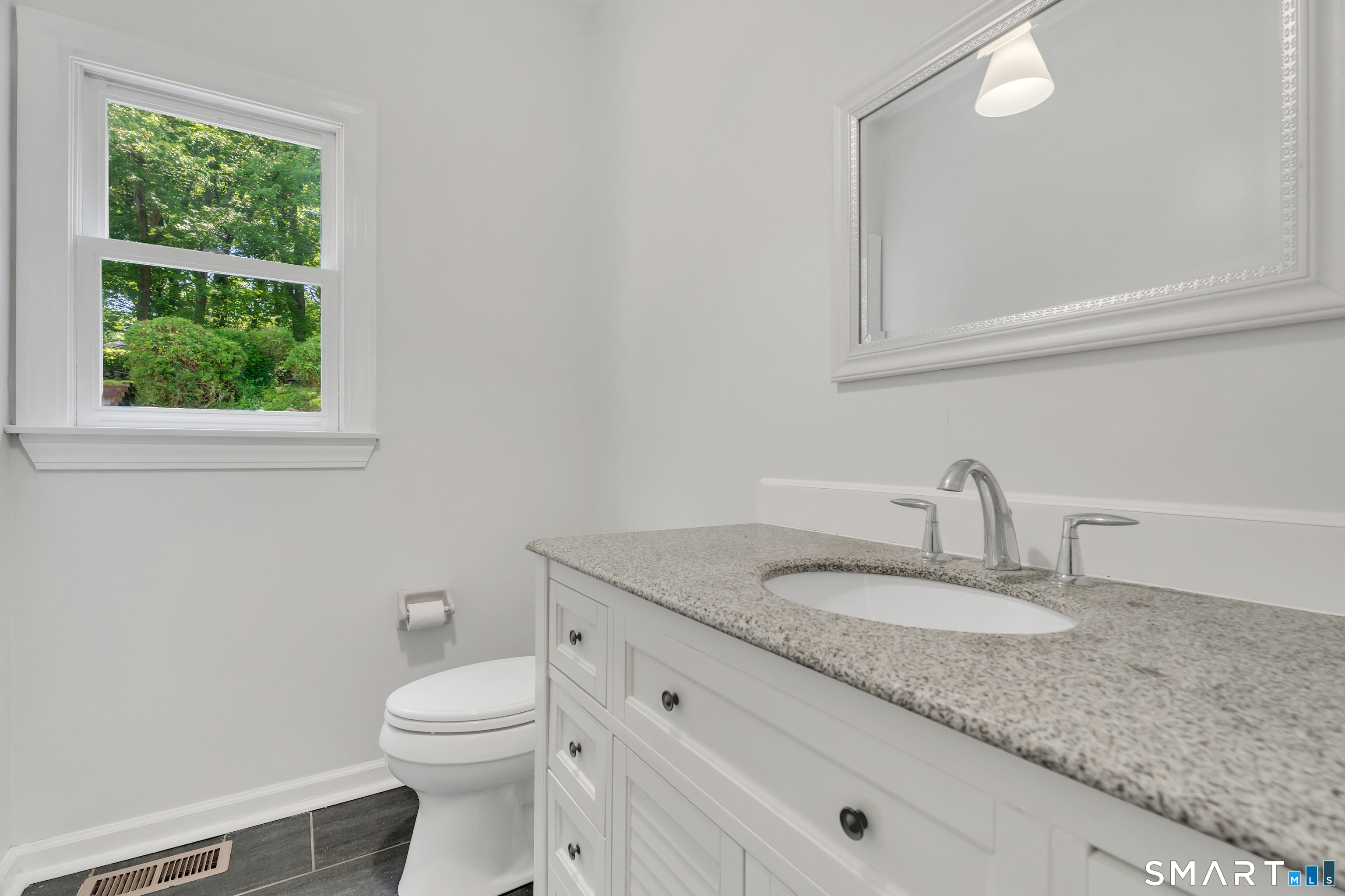 141 Putting Green Road Trumbull, CT 06611 - Photo 9 of 40