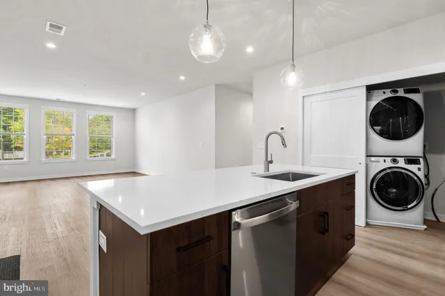 $3,113 | 26 South York Road, Unit 402, Hatboro, PA 19040