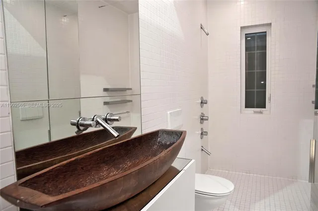 a bathroom with a toilet