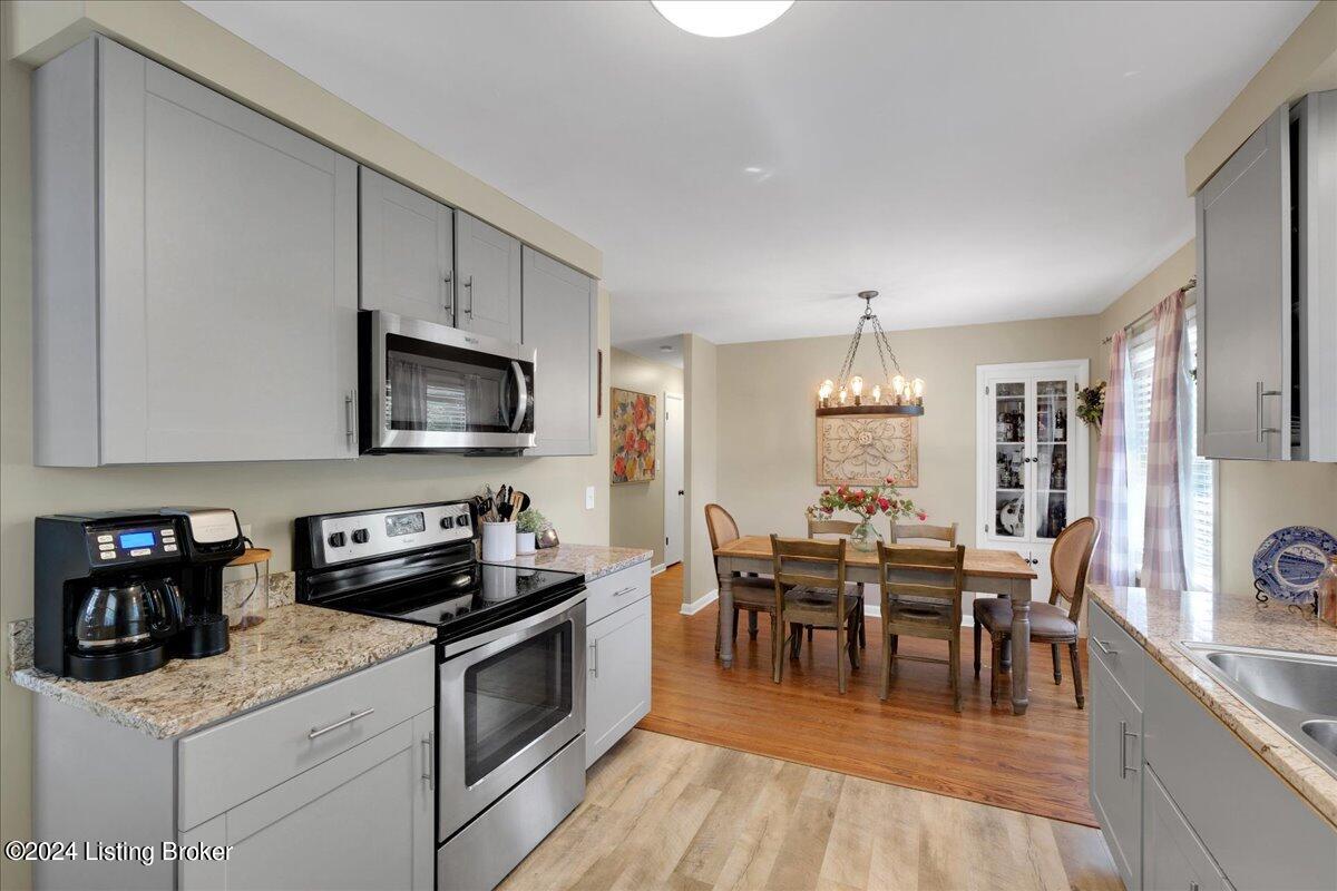 3810 Chatham Road Louisville, KY 40218 - Photo 14 of 46 Open layout in kitchen/dining room