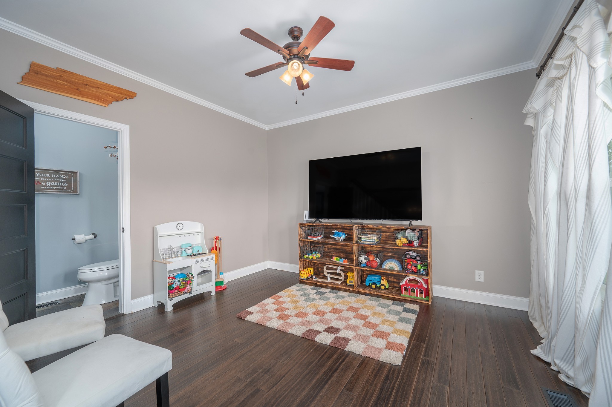 1675 Walnut Hill Road Lebanon, TN 37090 - Photo 17 of 54 a living room with furniture and a flat screen tv
