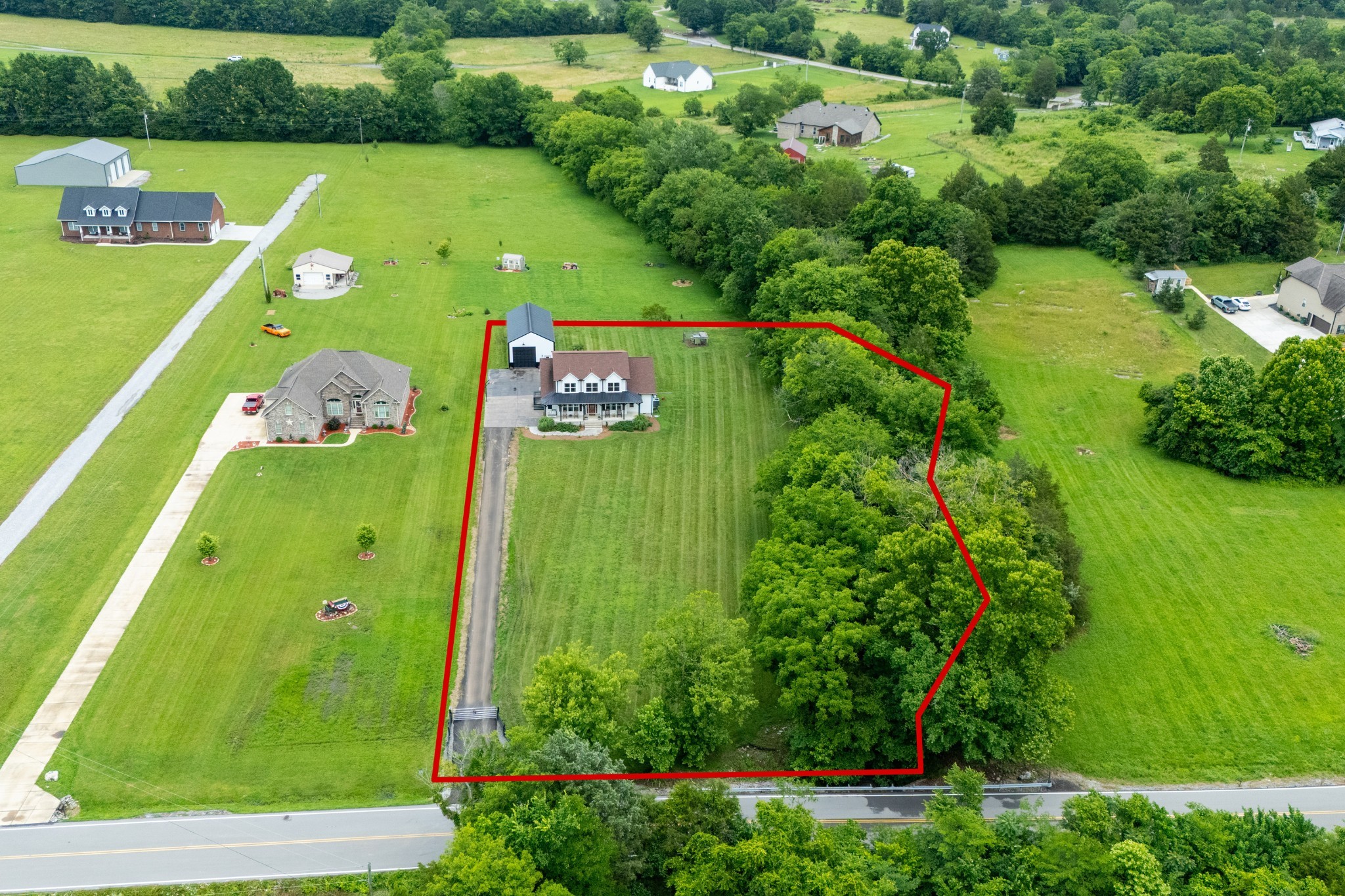 1675 Walnut Hill Road Lebanon, TN 37090 - Photo 42 of 54 a view of a back yard with plants and large trees