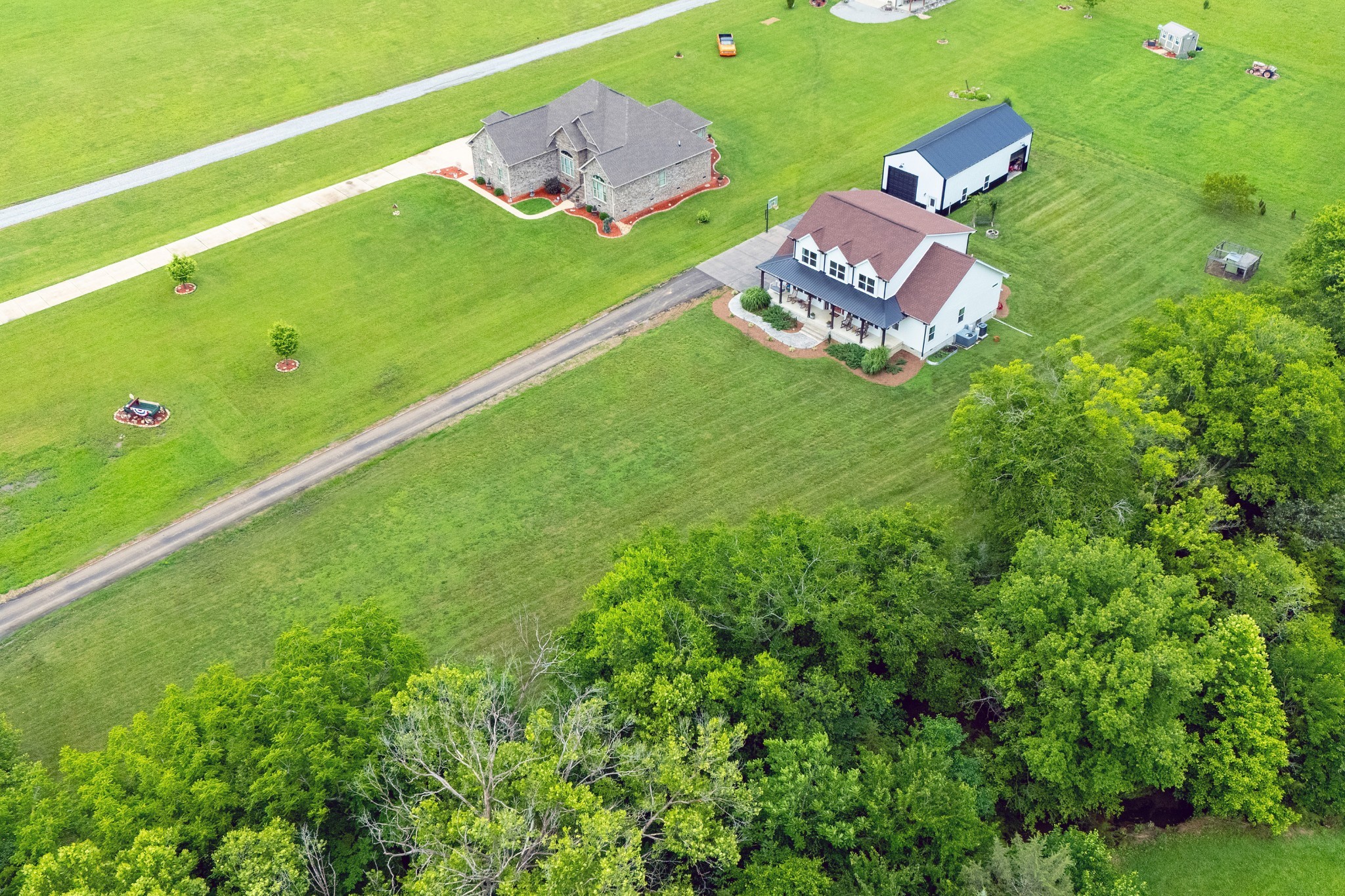 1675 Walnut Hill Road Lebanon, TN 37090 - Photo 44 of 54 a backyard of a house with table and chairs
