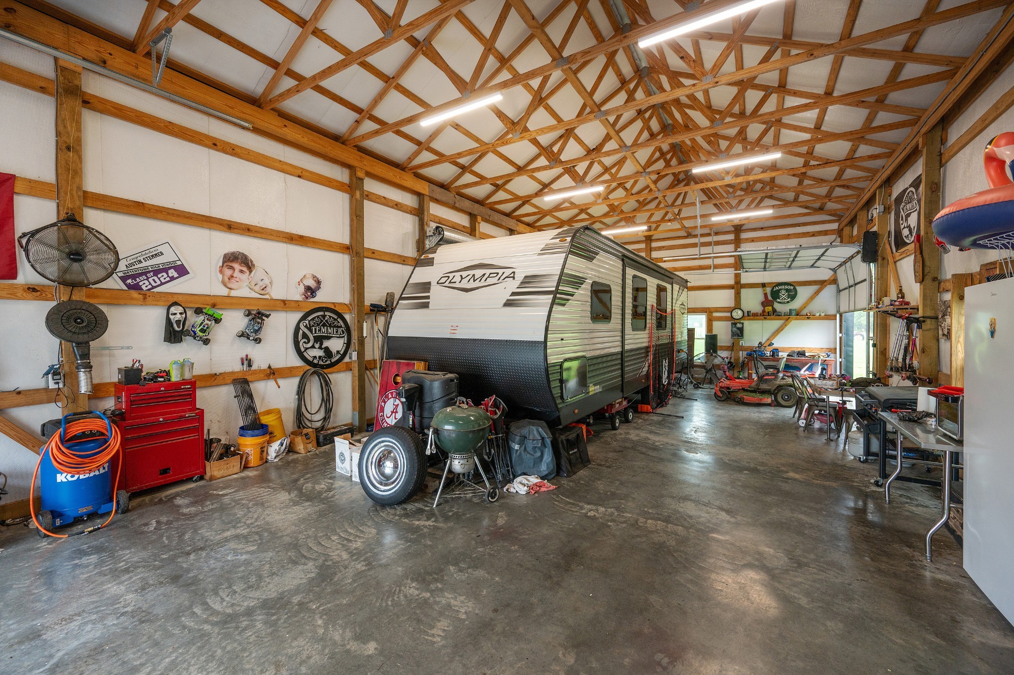 1675 Walnut Hill Road Lebanon, TN 37090 - Photo 5 of 54 a view of a garage with a table and chairs