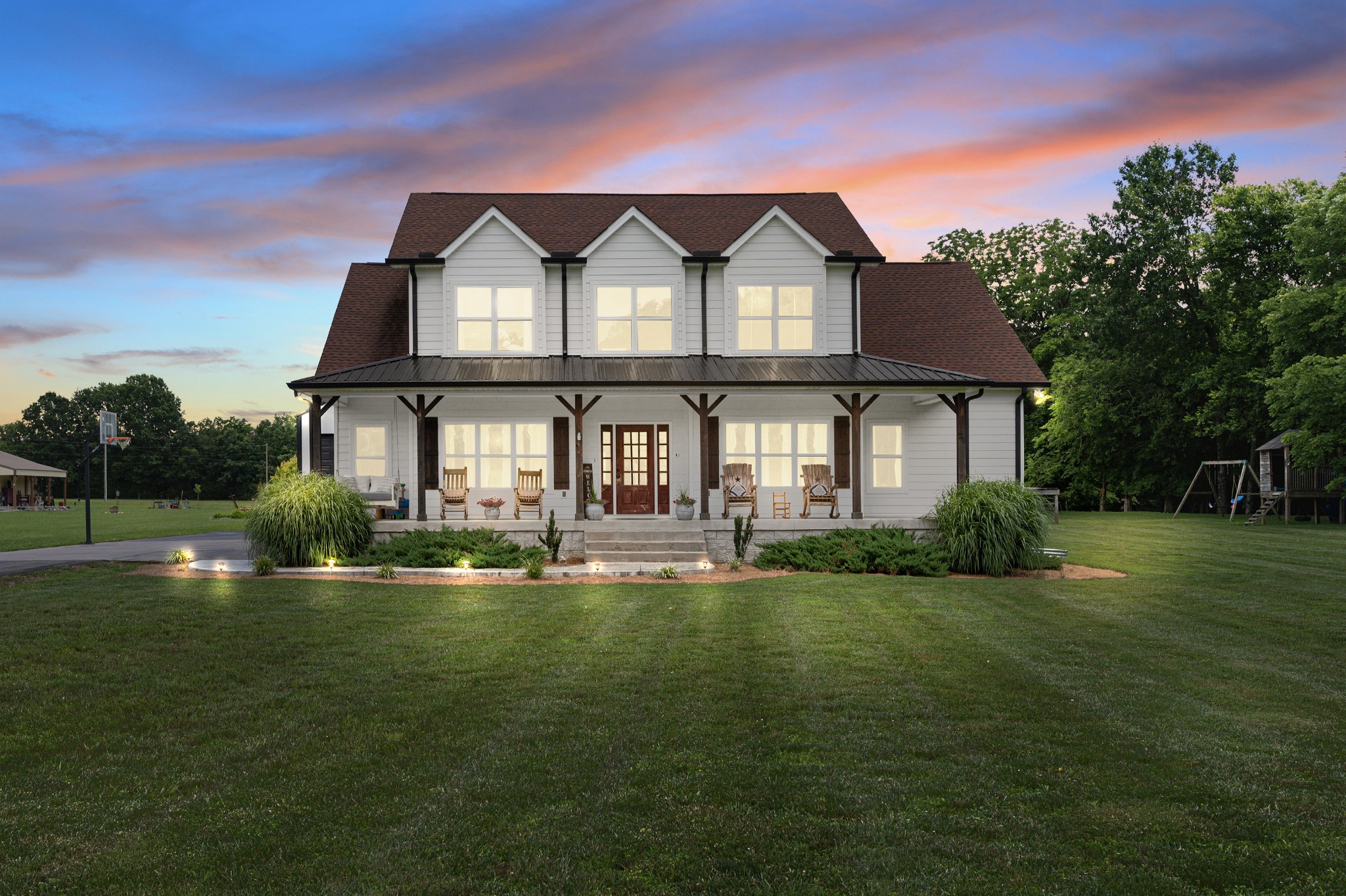 1675 Walnut Hill Road Lebanon, TN 37090 - Photo 54 of 54 a front view of a house with a garden